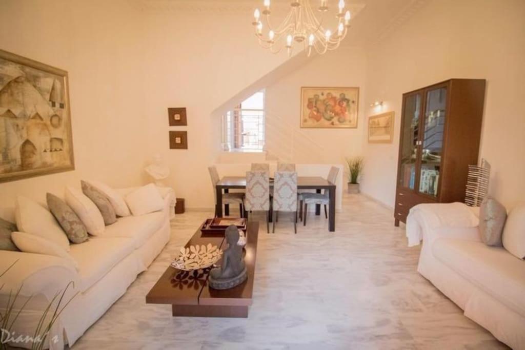023 Enchanting 4 Bed Traditional Townhouse In Costa *
