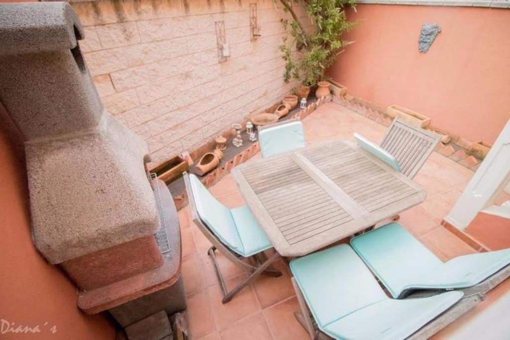 023 Enchanting 4 Bed Traditional Townhouse In Costa *
