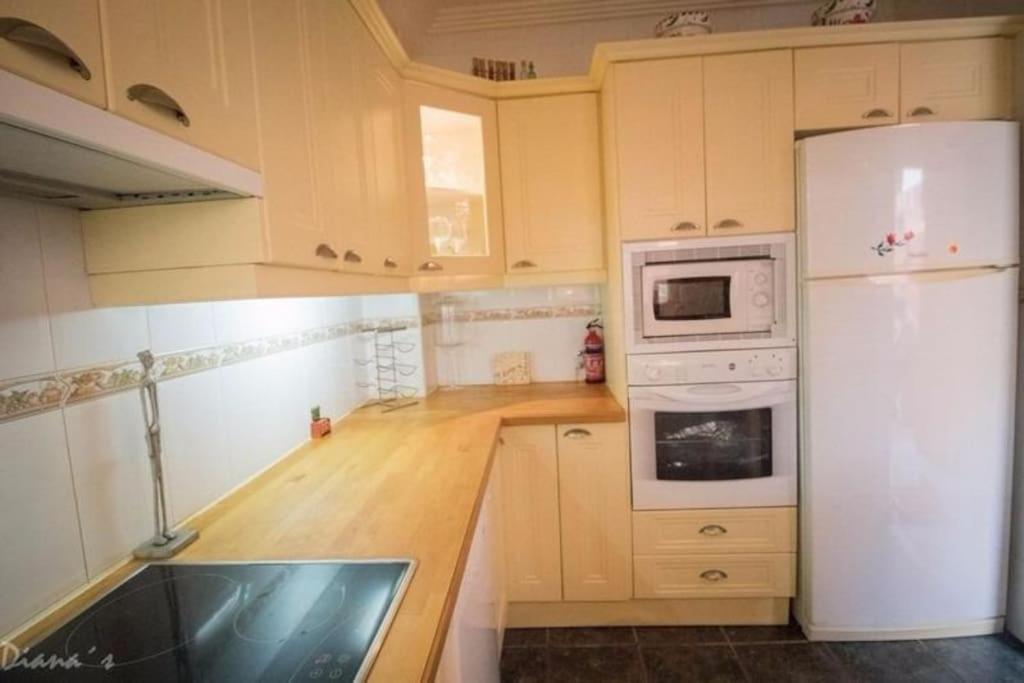 023 Enchanting 4 Bed Traditional Townhouse In Costa