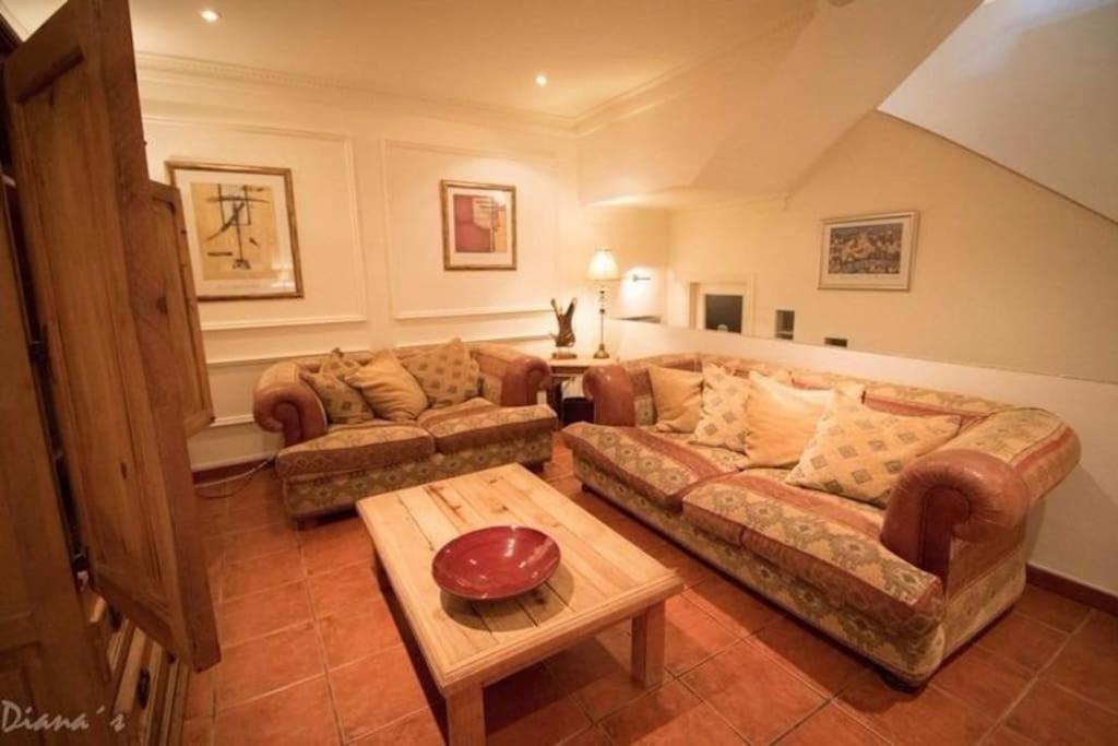 Feriehus 023 Enchanting 4 Bed Traditional Townhouse In Costa *